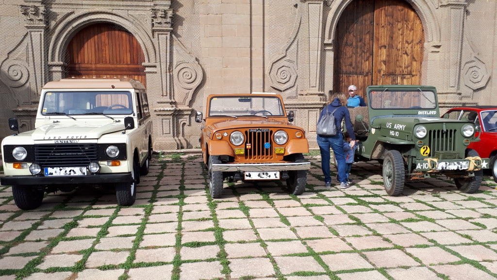 Visita cultural del Jacetania’s Classic Cars a San Juan de la Peña