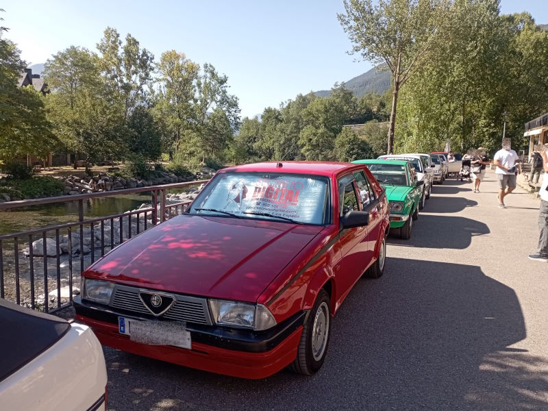 Concentración de Jacetania's Classic Cars en Broto