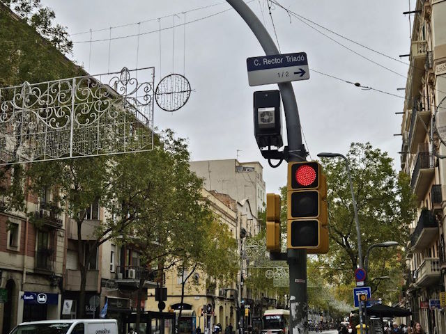 Barcelona: Radar fijo Calle Creu Coberta con Calle Rector Triadó