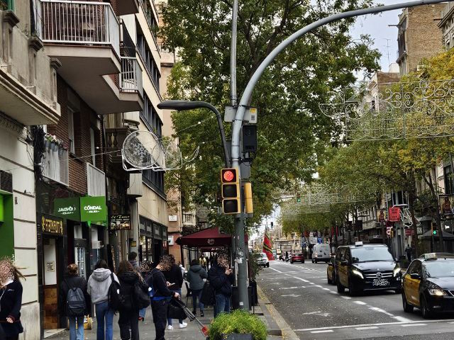 Barcelona: Radar fijo Calle Creu Coberta con Calle Rector Triadó