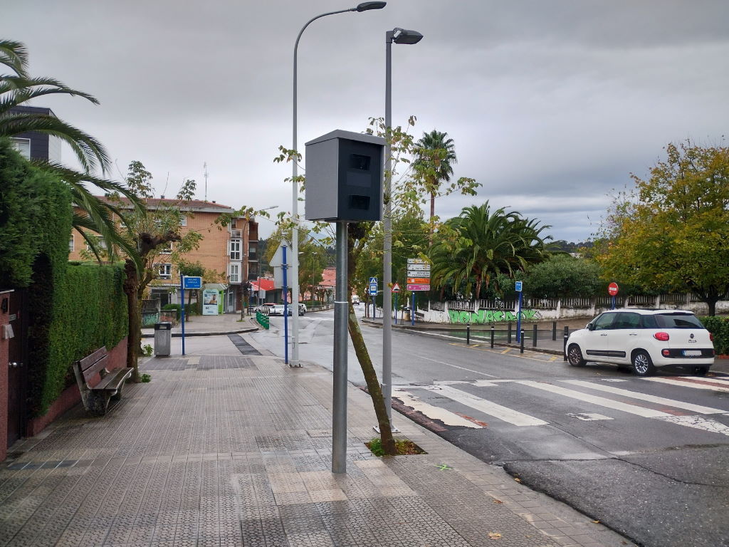 Radar fijo en Sopelana: Calle Akilino Arriola, cerca del colegio Zipiriñe